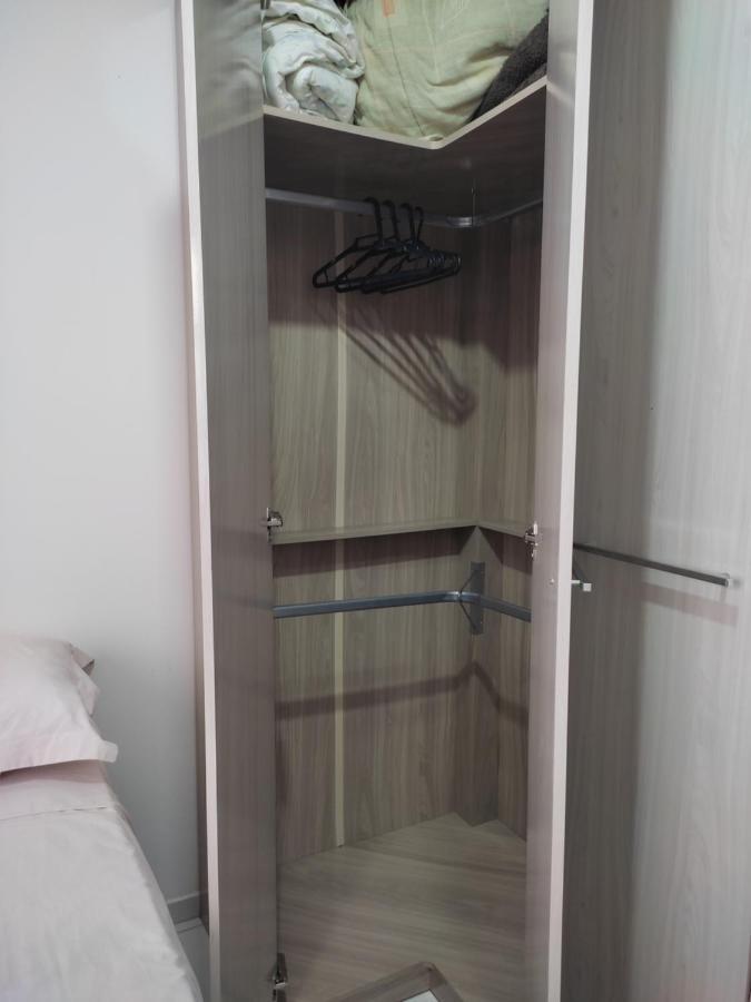Um Quarto Em Casa Agradavel 페레케 외부 사진